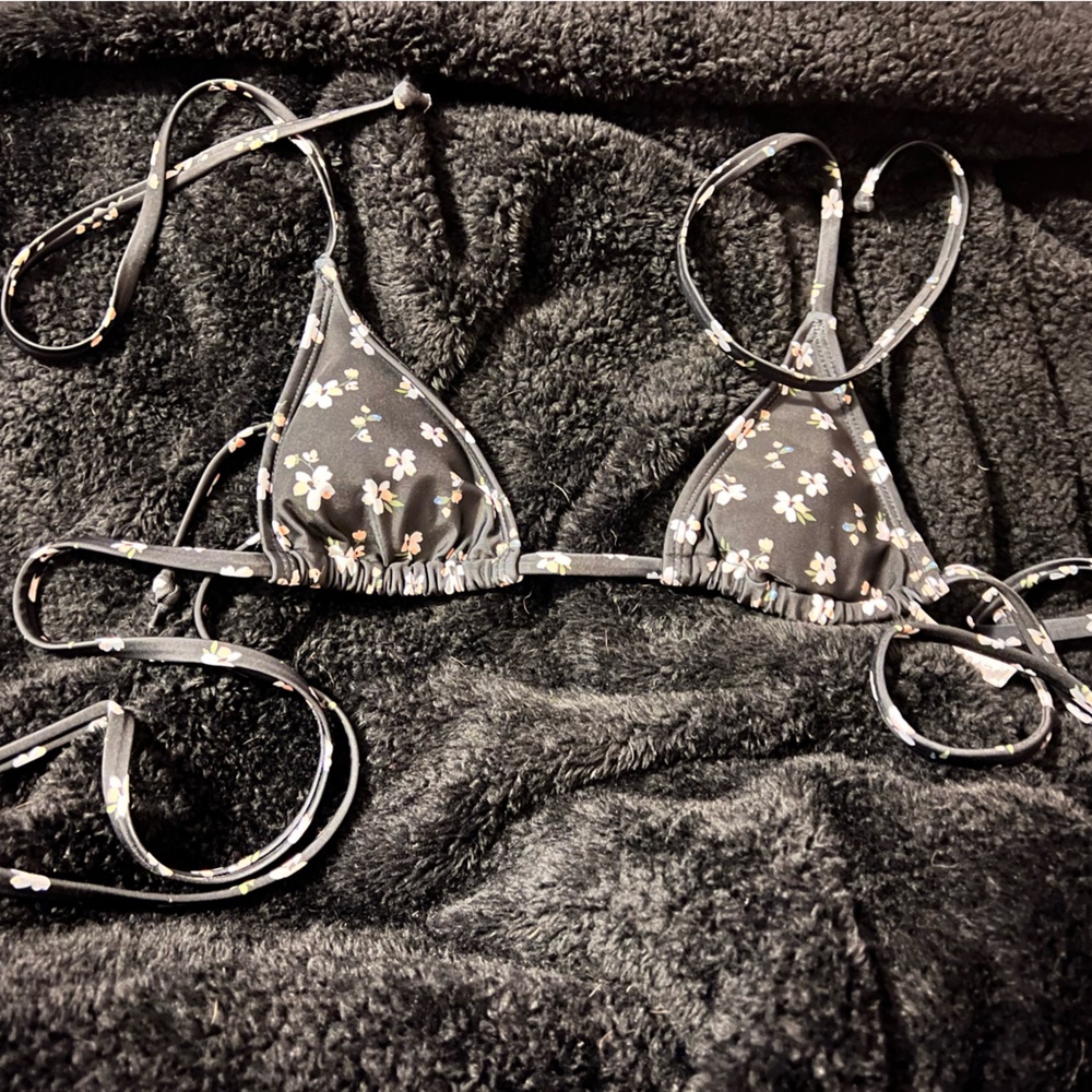 Small black bathing suit top with flowers, from Aeropostale, this is brand new